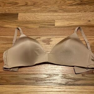 Skims wireless form t-shirt demi bra Size 36DDD